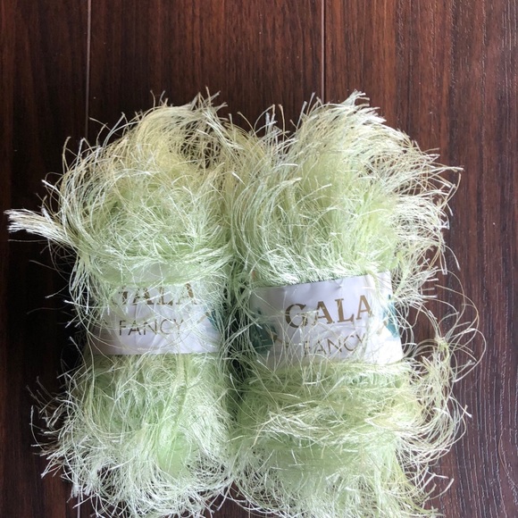Gala Fancy Light Mint Green Fur Yarn Lots Skeins - Picture 2 of 3